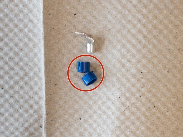 How to Fix an Overextending Holga 120N Camera Shutter: crwdns2935265:06crwdnd2935265:02crwdnd2935265:02crwdne2935265:0