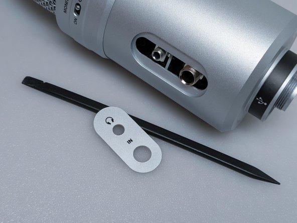 Samson G-Track Pro Teardown, Removing Sticker: crwdns2935265:08crwdnd2935265:03crwdnd2935265:03crwdne2935265:0