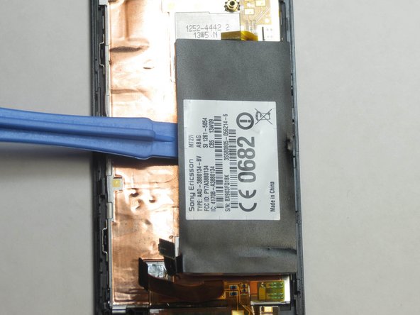 Sony Xperia Sola Battery Replacement, Remove and replace the battery.: crwdns2935265:011crwdnd2935265:03crwdnd2935265:03crwdne2935265:0