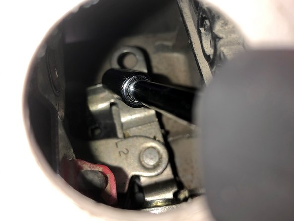 How to Repair a Jammed 2007 GMC Envoy Tailgate: crwdns2935265:03crwdnd2935265:02crwdnd2935265:03crwdne2935265:0