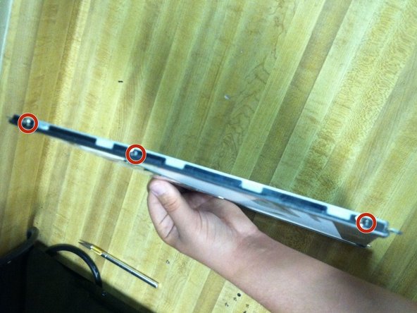 Repairing Samsung NP300E5A LCD Screen: crwdns2935265:07crwdnd2935265:02crwdnd2935265:02crwdne2935265:0