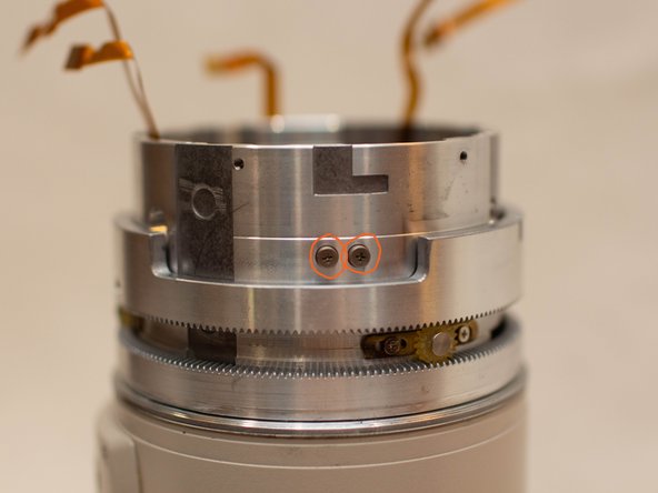 Canon EF 70-200mm f/2.8L IS USM Zooming Key Replacement, Remove Gear Ring 1: crwdns2935265:09crwdnd2935265:02crwdnd2935265:03crwdne2935265:0