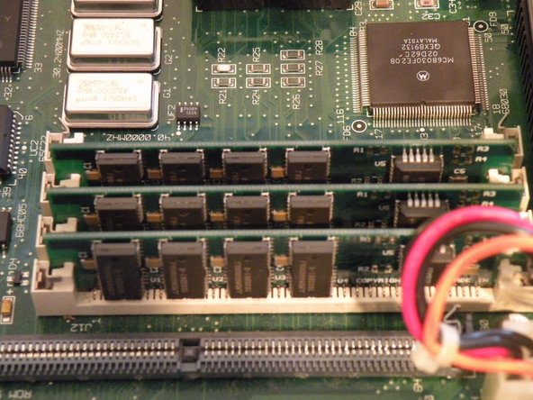 Macintosh IIsi Teardown: step 4, image 2 of 3