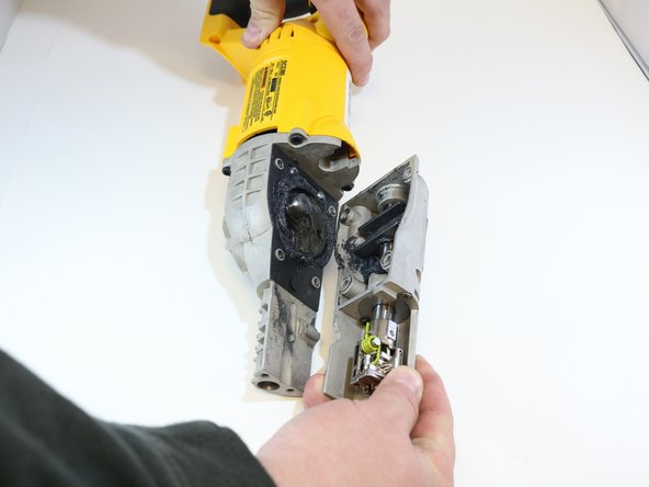 DeWalt DCS380 Blade Shaft Replacement, Blade Shaft: crwdns2935265:04crwdnd2935265:02crwdnd2935265:02crwdne2935265:0