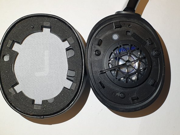 JBL Tune 700BT Teardown, left side - driver unit: crwdns2935265:08crwdnd2935265:01crwdnd2935265:03crwdne2935265:0