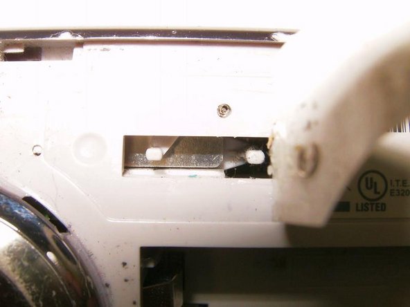 Flip Ultra HD USB Latch Spring Replacement: crwdns2935265:03crwdnd2935265:02crwdnd2935265:02crwdne2935265:0