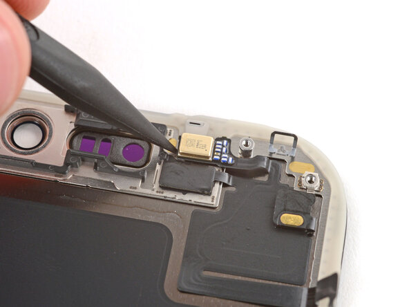 iPhone 17 Pro Screen Replacement, Pry up the sensors: crwdns2935265:027crwdnd2935265:01crwdnd2935265:03crwdne2935265:0
