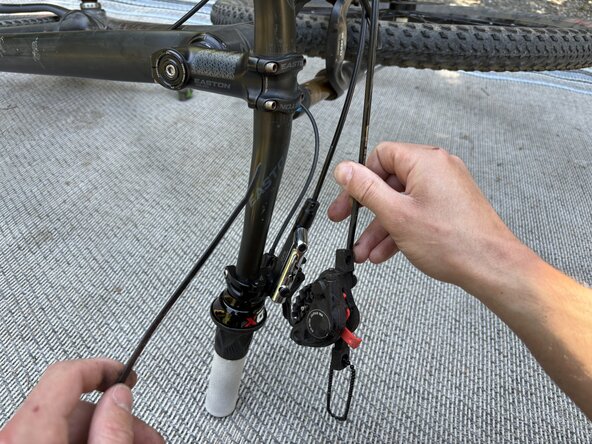 Fox32 Mountain Bike Front Air Suspension Fork Seal and Oil Replacement: étape 7, image 1 de 3