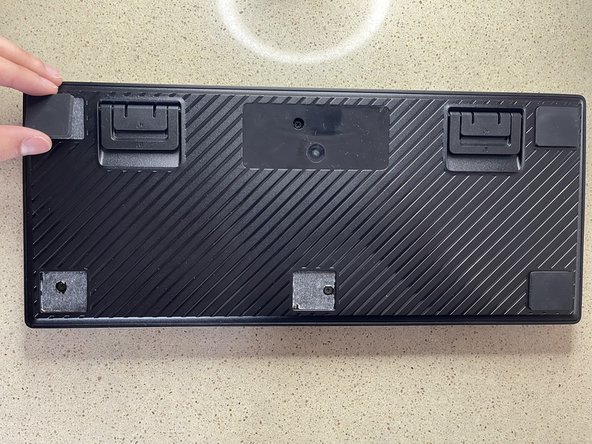 Logitech G PRO Keyboard Romer G Switch Replacement: 步骤 15 中的图像 2，3