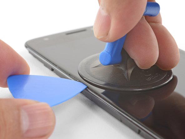 Motorola Moto E4 Screen (No Fingerprint Sensor) Replacement, Create an opening gap: crwdns2935265:012crwdnd2935265:03crwdnd2935265:03crwdne2935265:0