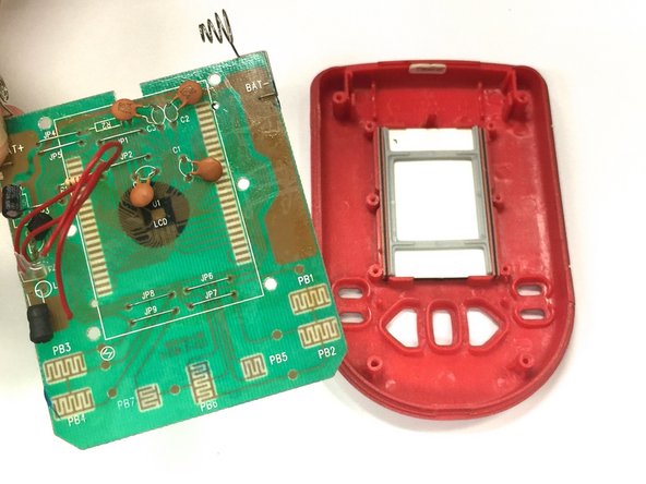 Connect Four Electronic Handheld Screen Replacement, Removing the Circuit Board: crwdns2935265:05crwdnd2935265:02crwdnd2935265:02crwdne2935265:0
