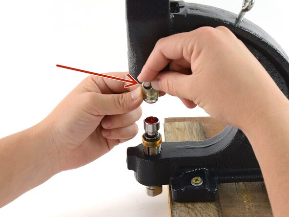 Plastic Snap Installation Using a Hand Press, Set up the hand press: crwdns2935265:07crwdnd2935265:01crwdnd2935265:02crwdne2935265:0