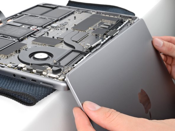 MacBook Pro 14" Late 2023 (M3) Screen Replacement, Remove the screen: crwdns2935265:044crwdnd2935265:02crwdnd2935265:03crwdne2935265:0
