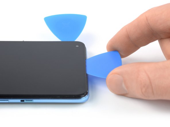 OnePlus 9 5G Screen Replacement, Slice the top edge adhesive: step 39, image 2 of 3