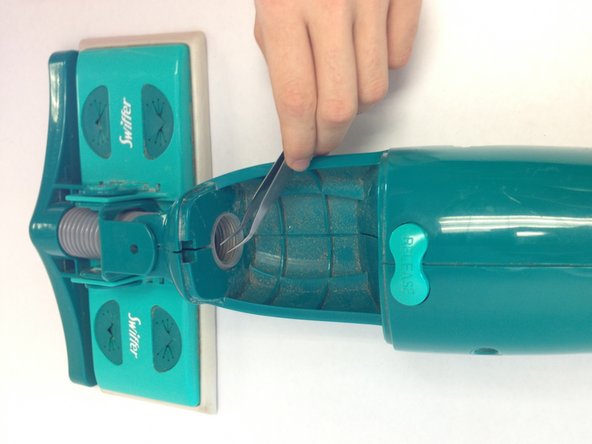 How to clear a Swiffer SweeperVac Clogged Hose, How to clear a Swiffer SweeperVac Clogged Hose: crwdns2935265:04crwdnd2935265:02crwdnd2935265:02crwdne2935265:0