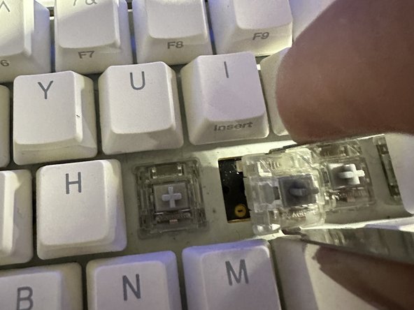 Ducky One 3 SF Keycaps and Switches Replacement: шаг 4, изображение 3 из 3