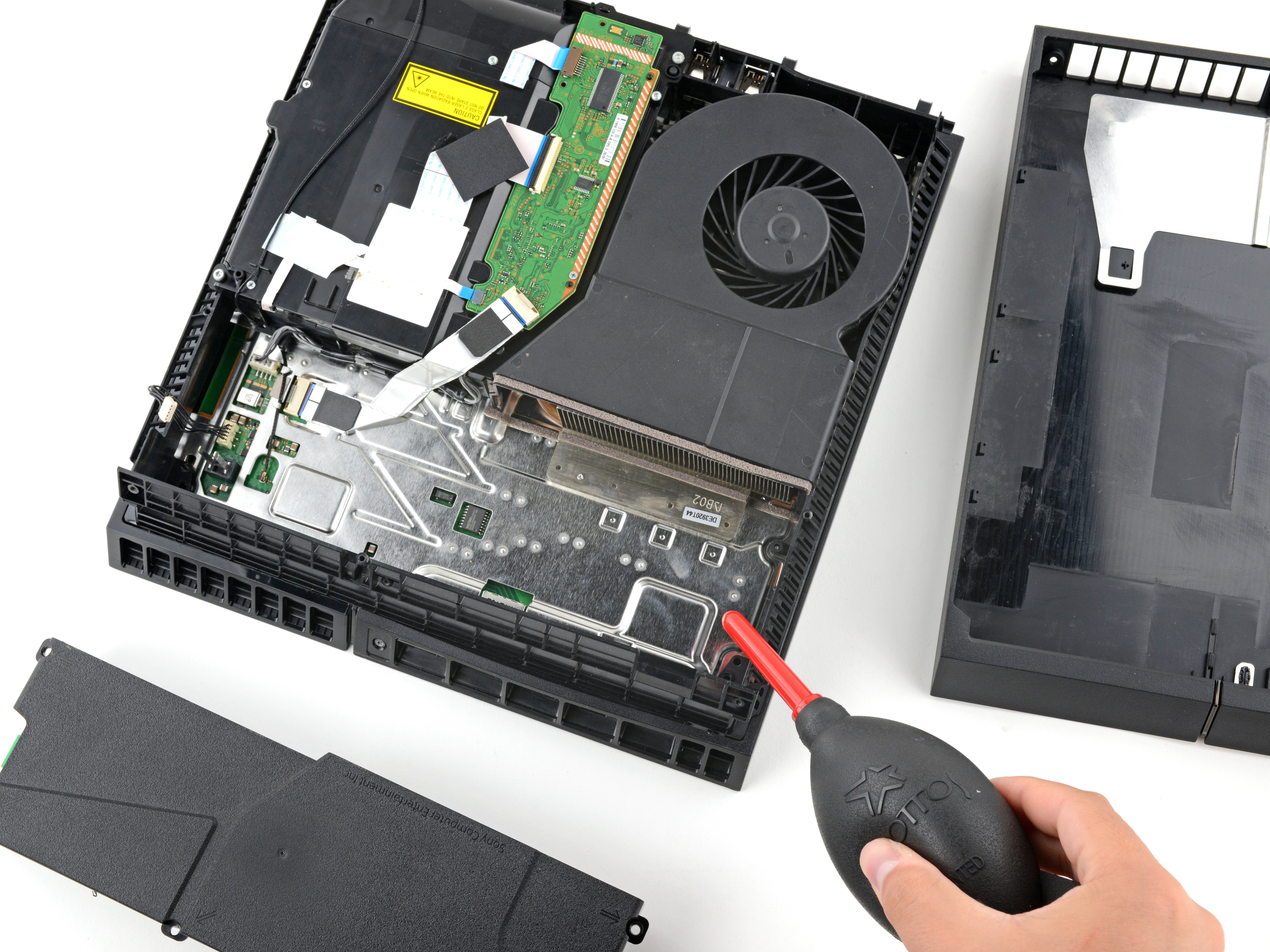 PlayStation4 - CLEA How to Open and Clean a PlayStation 4