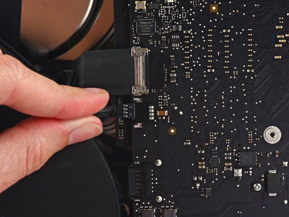 iMac Intel 21.5" EMC 2638 Fan Replacement, Fan: crwdns2935265:024crwdnd2935265:02crwdnd2935265:02crwdne2935265:0