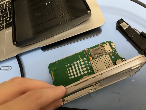 nokia N810 Teardown, Take off the motherboard and remove the buttons: crwdns2935265:07crwdnd2935265:03crwdnd2935265:03crwdne2935265:0