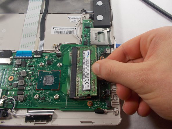 Toshiba Satellite Click 2 L35W-B3204 RAM Card Replacement: crwdns2935265:011crwdnd2935265:02crwdnd2935265:02crwdne2935265:0