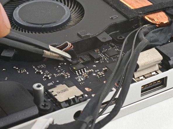 Razer Blade 15" (2020) Left Fan Replacement, Disconnect the left fan: crwdns2935265:014crwdnd2935265:02crwdnd2935265:02crwdne2935265:0