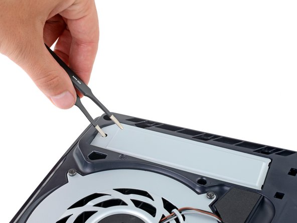 Sostituzione alimentatore PlayStation 5 Slim, Rimuovi il coperchio dello slot di espansione: passo 6, immagine 1 di 3