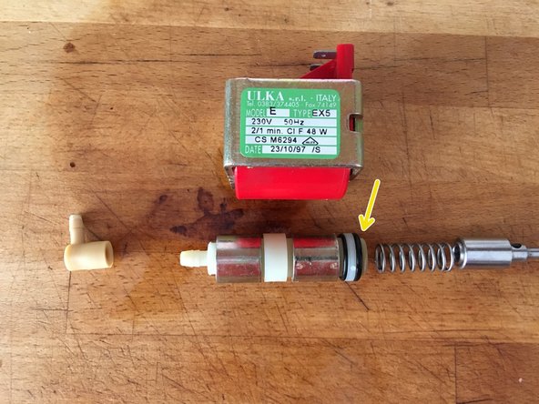 La Pavoni Espresso Plus zerlegen, Pumpe zerlegen: crwdns2935265:012crwdnd2935265:02crwdnd2935265:03crwdne2935265:0