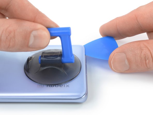 Xiaomi 12 Screen Replacement, Slice the bottom edge adhesive: crwdns2935265:03crwdnd2935265:02crwdnd2935265:02crwdne2935265:0