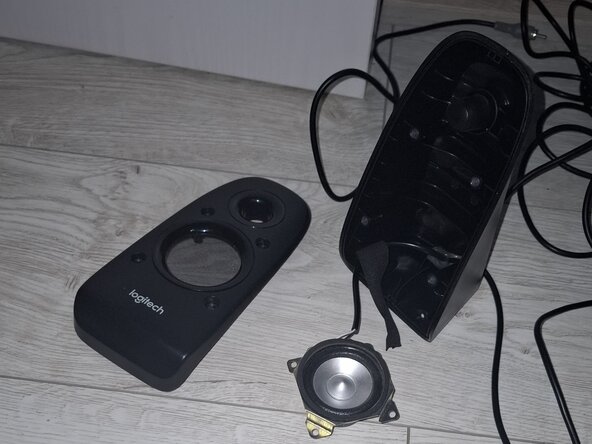 Disassembling Logitech Z506 Rear Satellite speaker, Ready: crwdns2935265:05crwdnd2935265:02crwdnd2935265:02crwdne2935265:0