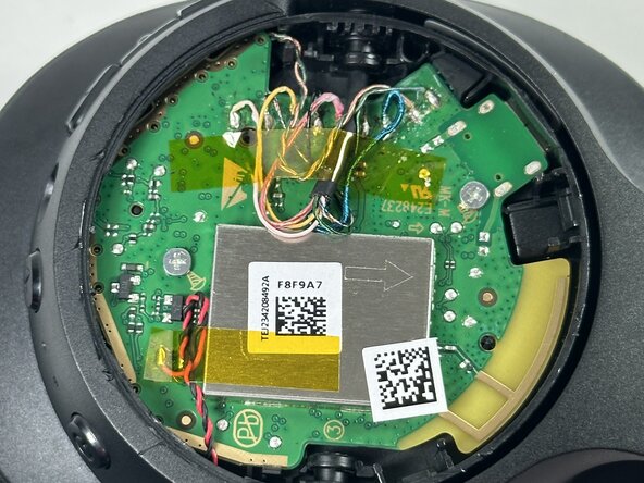 JBL Tune 760NC Partially Remove the Motherboard (No Wire Removal): crwdns2935265:03crwdnd2935265:01crwdnd2935265:03crwdne2935265:0