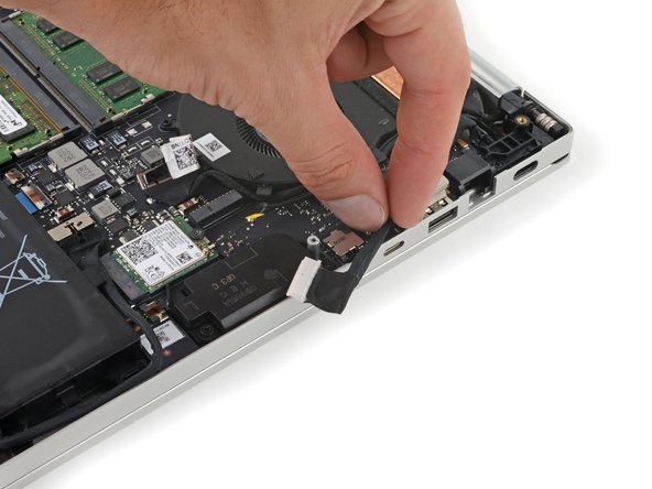 Razer Blade 15" (2020) Screen Replacement, Move the charging cable: crwdns2935265:012crwdnd2935265:02crwdnd2935265:02crwdne2935265:0