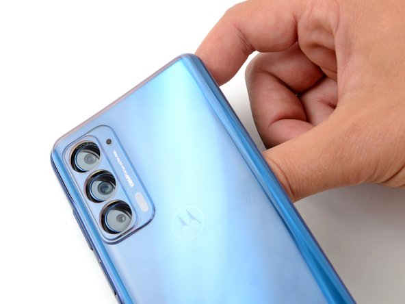 Motorola Edge 5G UW (2022) Screen Replacement, Slice the adhesive around the camera: crwdns2935265:015crwdnd2935265:02crwdnd2935265:02crwdne2935265:0