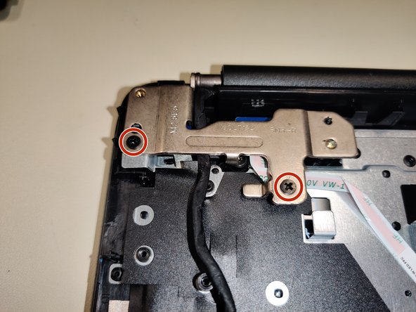 Dell latitude 3500 Teardown, Lift Hinges: crwdns2935265:011crwdnd2935265:02crwdnd2935265:02crwdne2935265:0