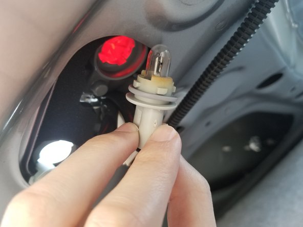 2011 Toyota Sienna Taillight Bulb Replacement: crwdns2935265:04crwdnd2935265:02crwdnd2935265:02crwdne2935265:0