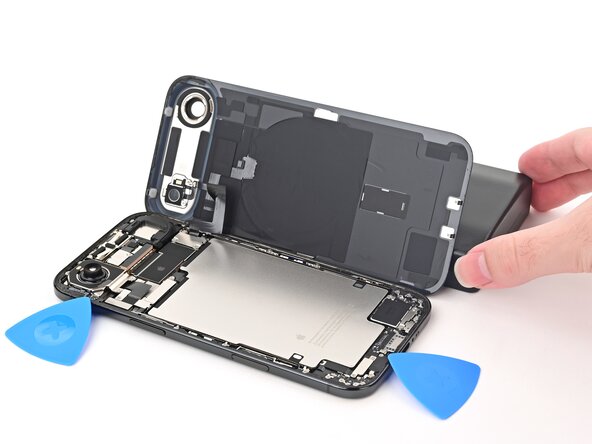 iPhone Air Back Glass Replacement, Swing open the back glass: crwdns2935265:014crwdnd2935265:03crwdnd2935265:03crwdne2935265:0