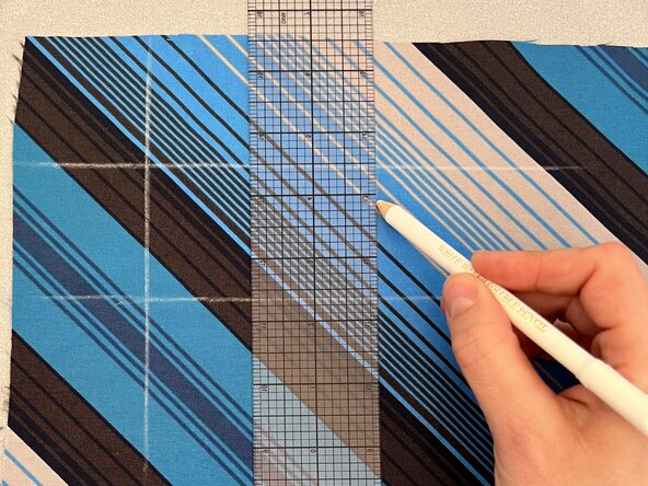 Make a Fabric Patch, Mark the patch measurements: crwdns2935265:06crwdnd2935265:02crwdnd2935265:03crwdne2935265:0