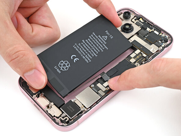 iPhone 15 Battery Replacement, Place the battery: stap 38, afbeelding 1 van 3