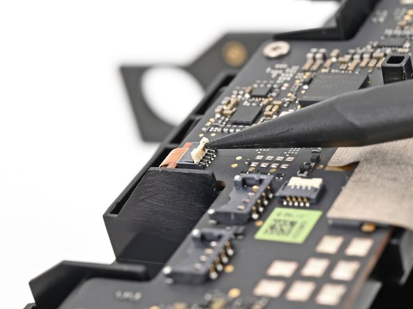 HTC Vive Pro 2 Lens Assembly Replacement, Disconnect the IPD sensor: crwdns2935265:029crwdnd2935265:02crwdnd2935265:02crwdne2935265:0