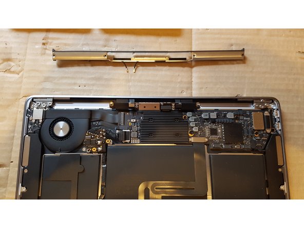 MacBook Air 13" Retina Display 2020 Display Assembly Replacement, Remove the antenna bar: crwdns2935265:012crwdnd2935265:03crwdnd2935265:03crwdne2935265:0