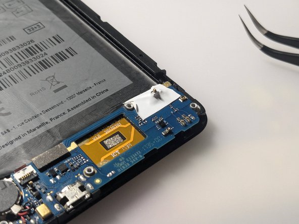 Wiko View Screen Replacement, Remove the bottom plastic cover: crwdns2935265:07crwdnd2935265:03crwdnd2935265:03crwdne2935265:0