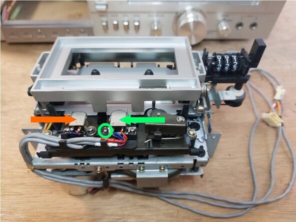Changement courroies Thomson DK 700 T, Vues de l'ensemble  lecteur/enregistreur: étape 12, image 2 de 3