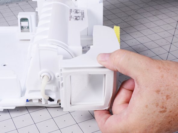 Upper Ice Maker Replacement: crwdns2935265:011crwdnd2935265:02crwdnd2935265:02crwdne2935265:0