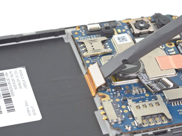 Motorola Moto E6 Plus Display Replacement, Disconnect the motherboard flex cable: crwdns2935265:029crwdnd2935265:02crwdnd2935265:02crwdne2935265:0