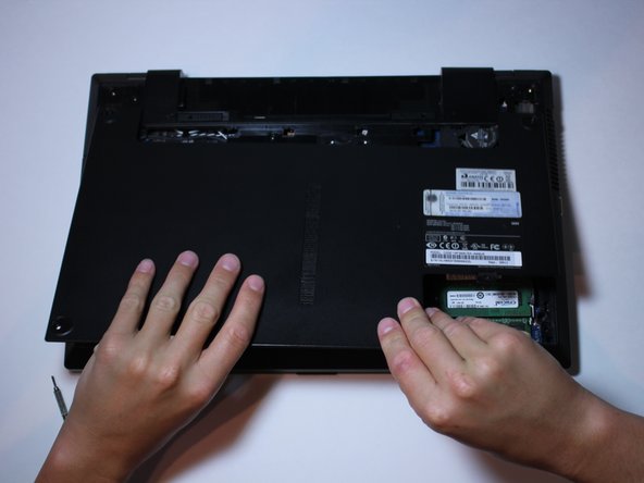 How to Replace the Wi-Fi Card for a Samsung NP300V5A-A08US Laptop: crwdns2935265:06crwdnd2935265:03crwdnd2935265:03crwdne2935265:0