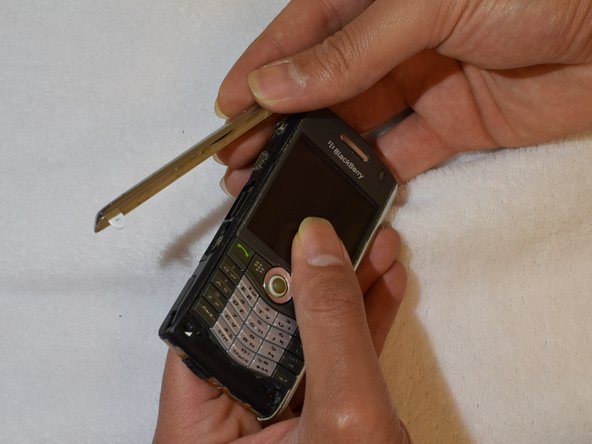 Blackberry 8110 Display Replacement, Taking off the side panels.: crwdns2935265:05crwdnd2935265:02crwdnd2935265:02crwdne2935265:0