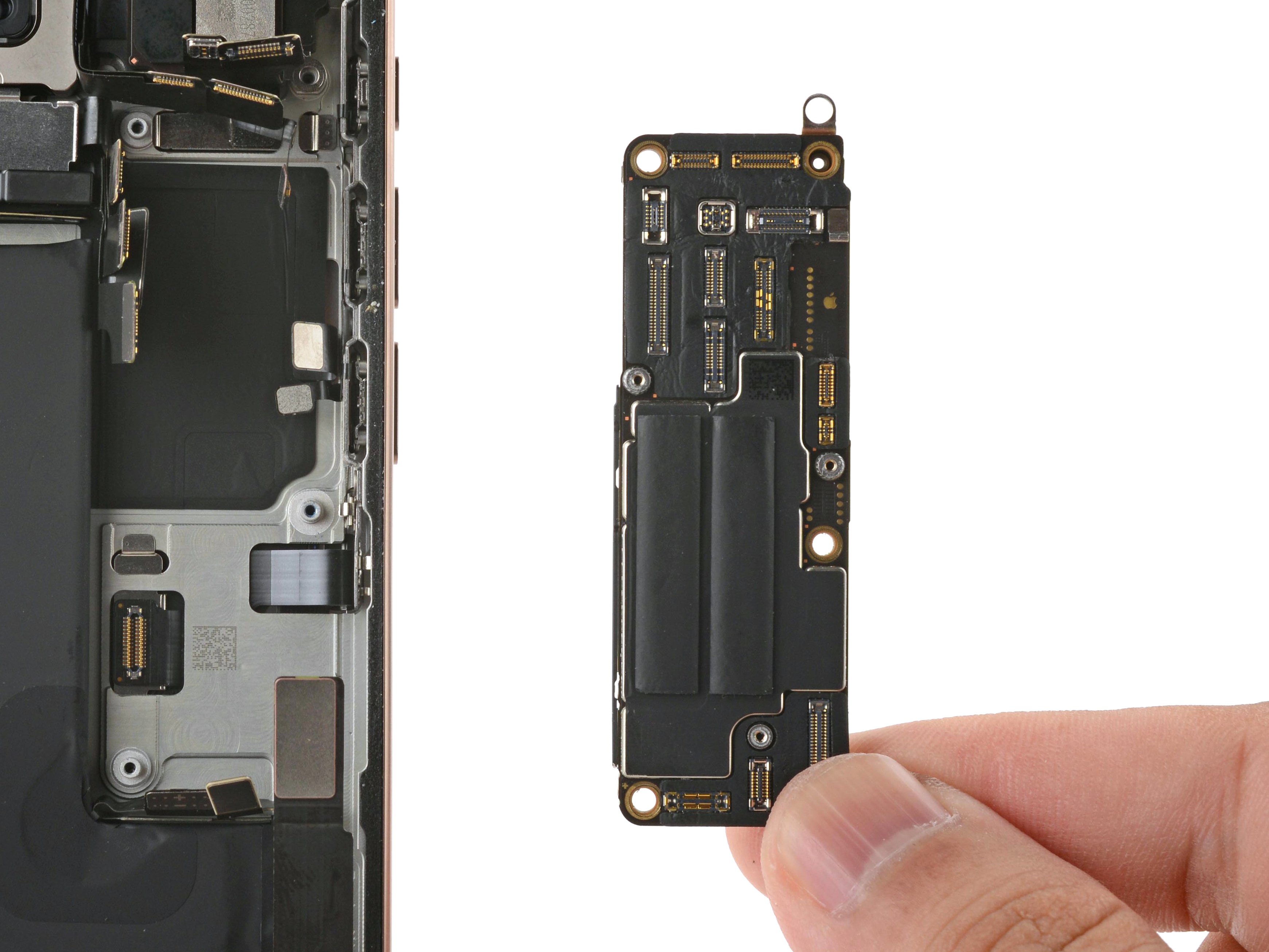 iPhone16ロジックボード故障品 下のネジ1本ありません - メルカリ