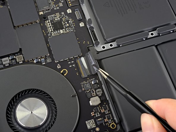 MacBook Pro 16" 2019 Battery Replacement, Disconnect the keyboard cable: crwdns2935265:041crwdnd2935265:03crwdnd2935265:03crwdne2935265:0