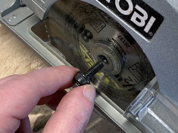 Circular Saw Blade Replacement: crwdns2935265:03crwdnd2935265:02crwdnd2935265:02crwdne2935265:0