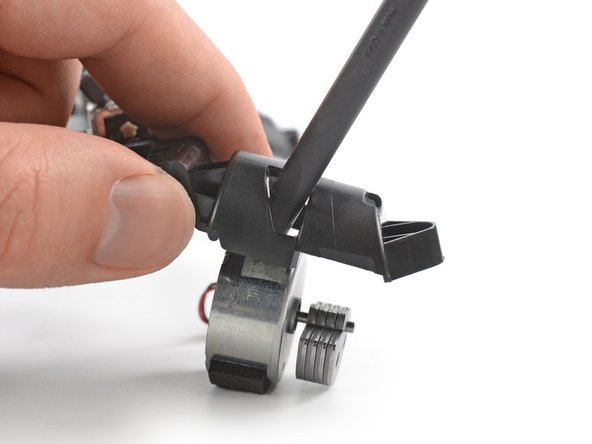 Google Stadia Controller Vibration Motors Replacement, Free the left vibration motor: passo 32, imagem 3 %32